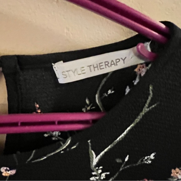 Lovely Blouse - Picture 5 of 6